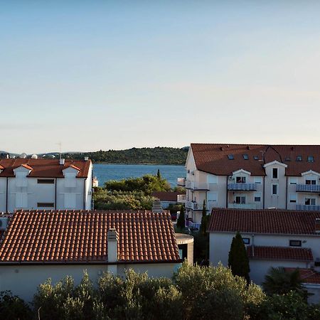 Apartments Zizic Vodice Oda fotoğraf