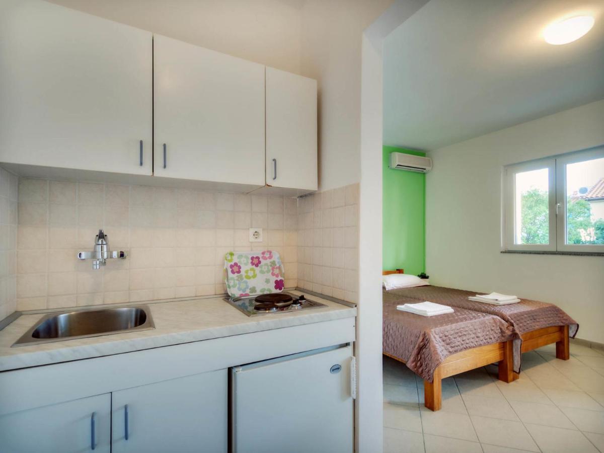 Apartments Zizic Vodice Oda fotoğraf