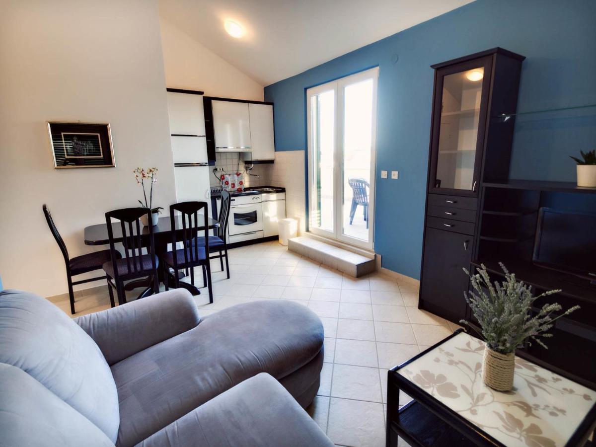 Apartments Zizic Vodice Oda fotoğraf