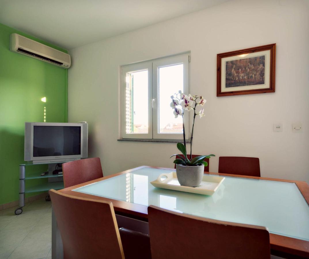 Apartments Zizic Vodice Oda fotoğraf