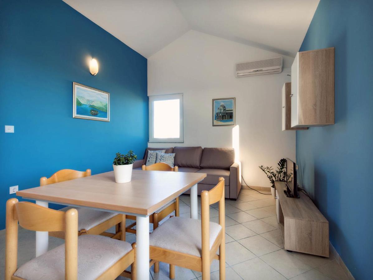Apartments Zizic Vodice Oda fotoğraf