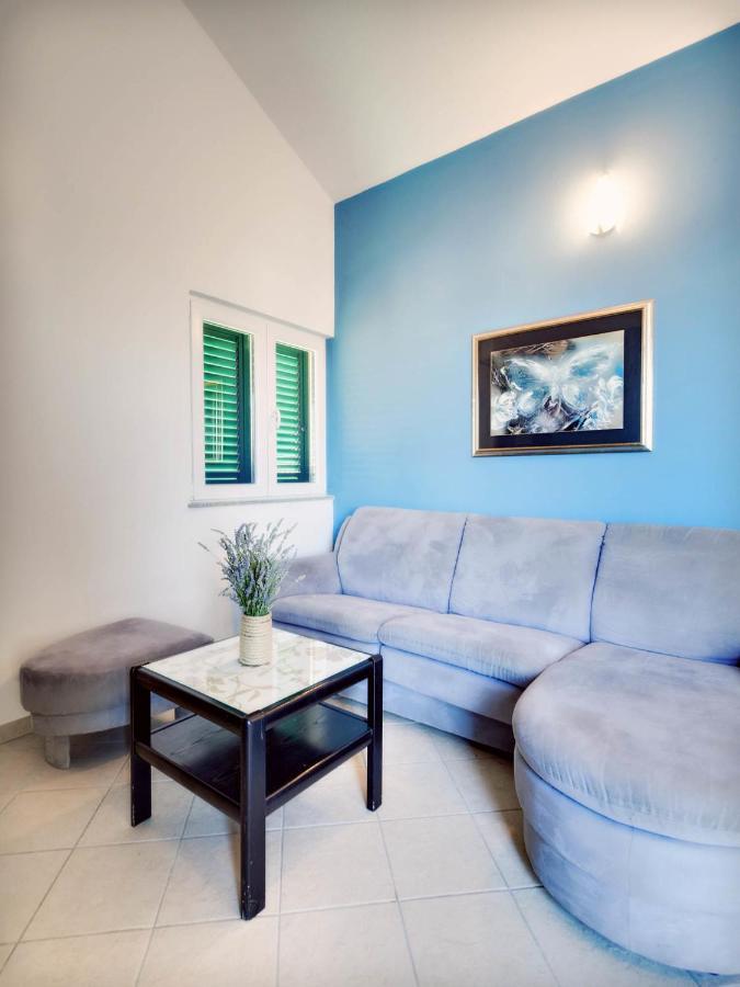 Apartments Zizic Vodice Oda fotoğraf