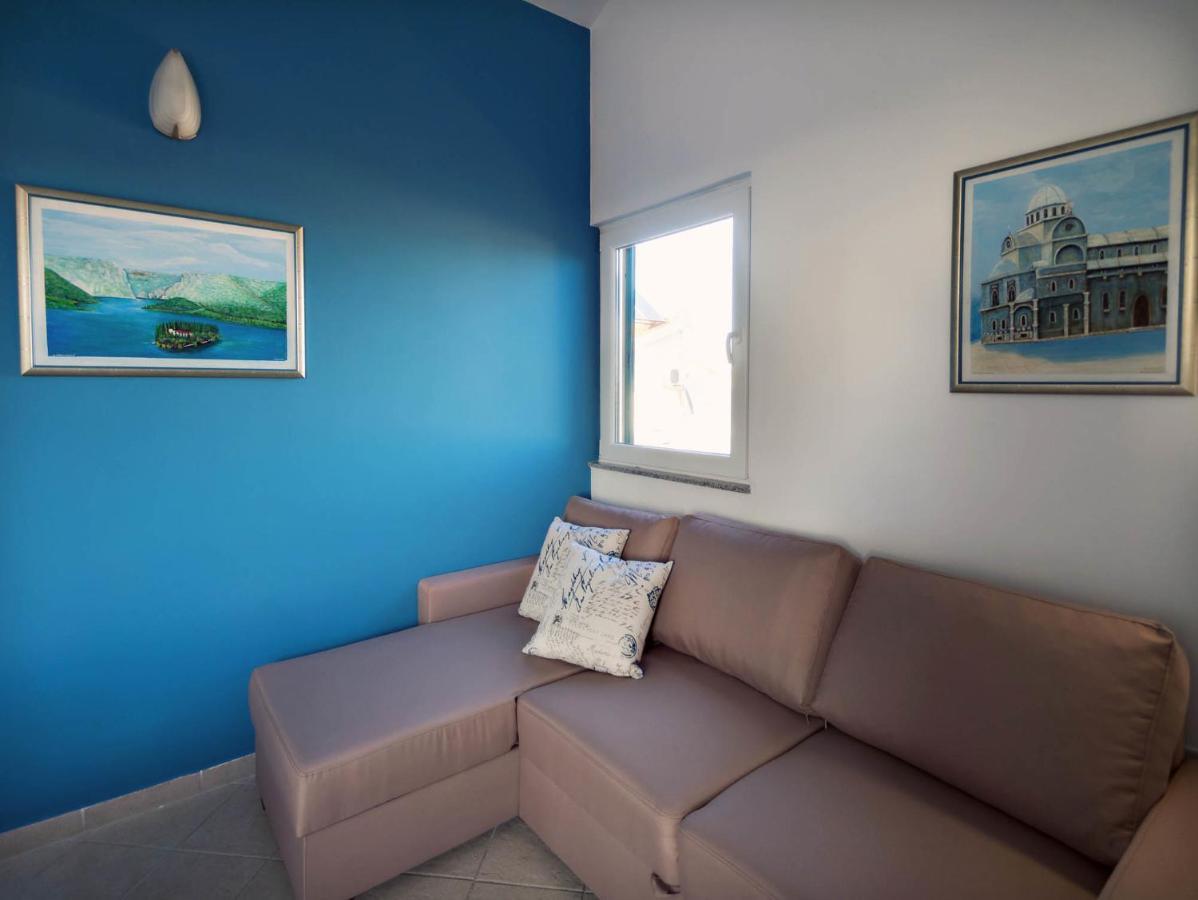 Apartments Zizic Vodice Oda fotoğraf