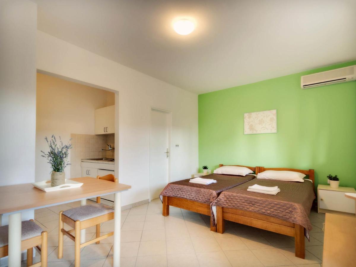 Apartments Zizic Vodice Oda fotoğraf
