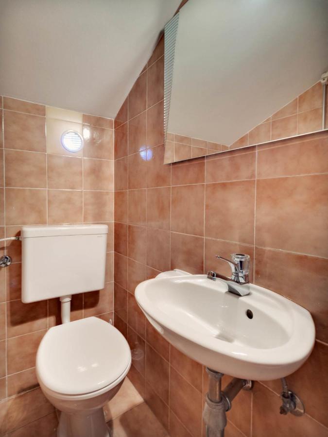 Apartments Zizic Vodice Oda fotoğraf