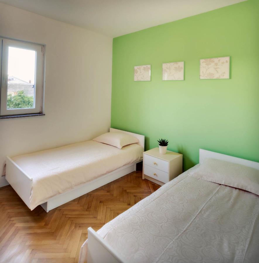 Apartments Zizic Vodice Oda fotoğraf