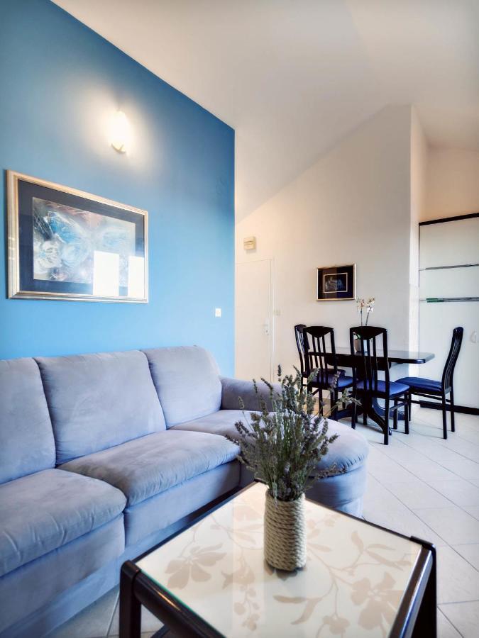 Apartments Zizic Vodice Oda fotoğraf