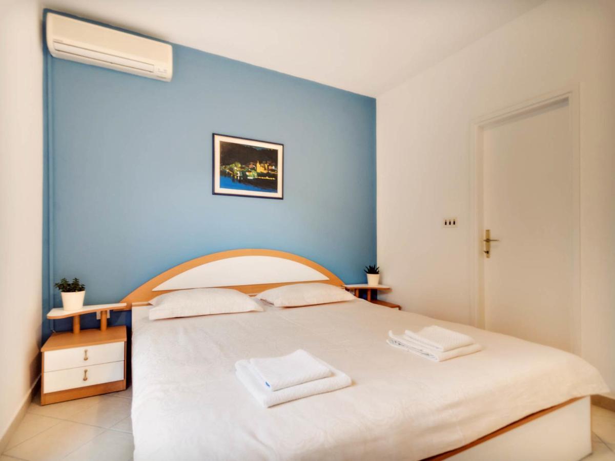 Apartments Zizic Vodice Oda fotoğraf