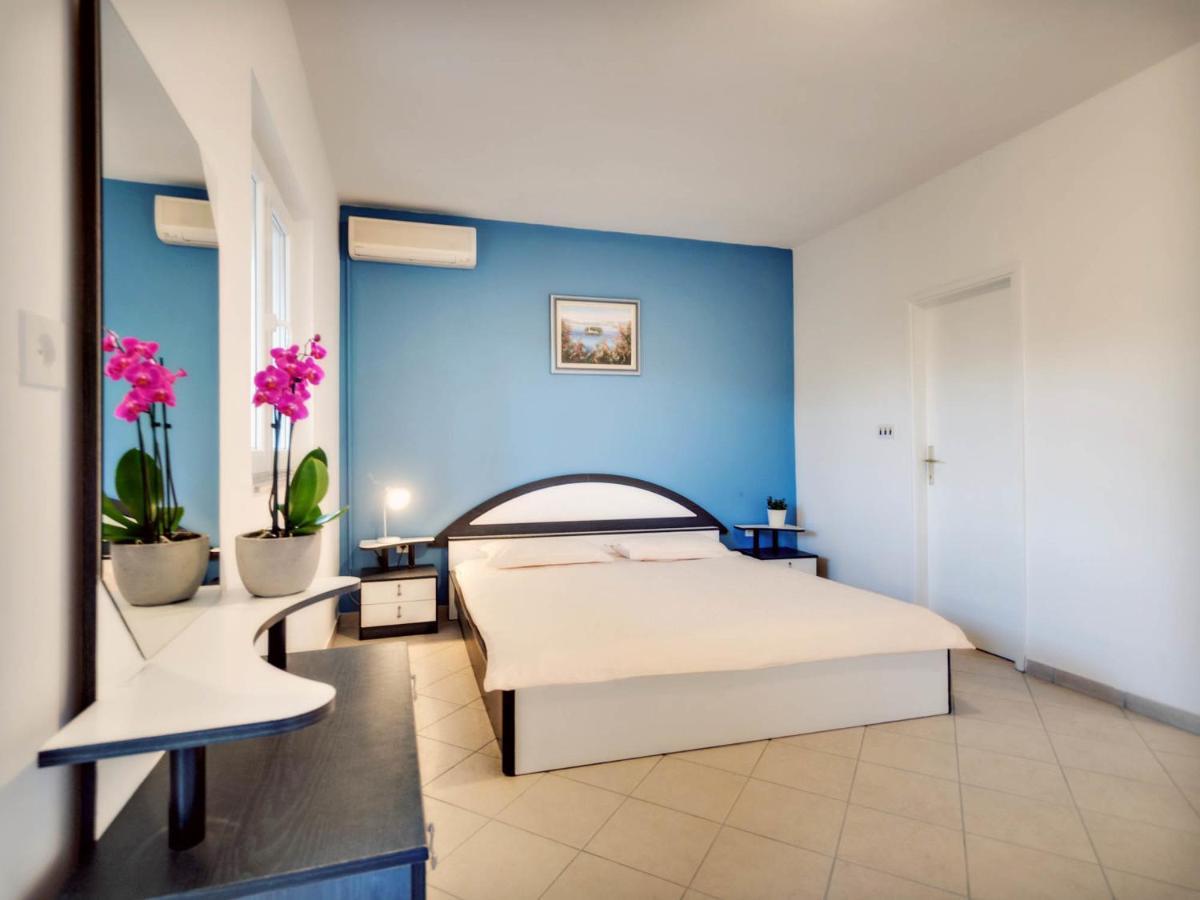 Apartments Zizic Vodice Oda fotoğraf