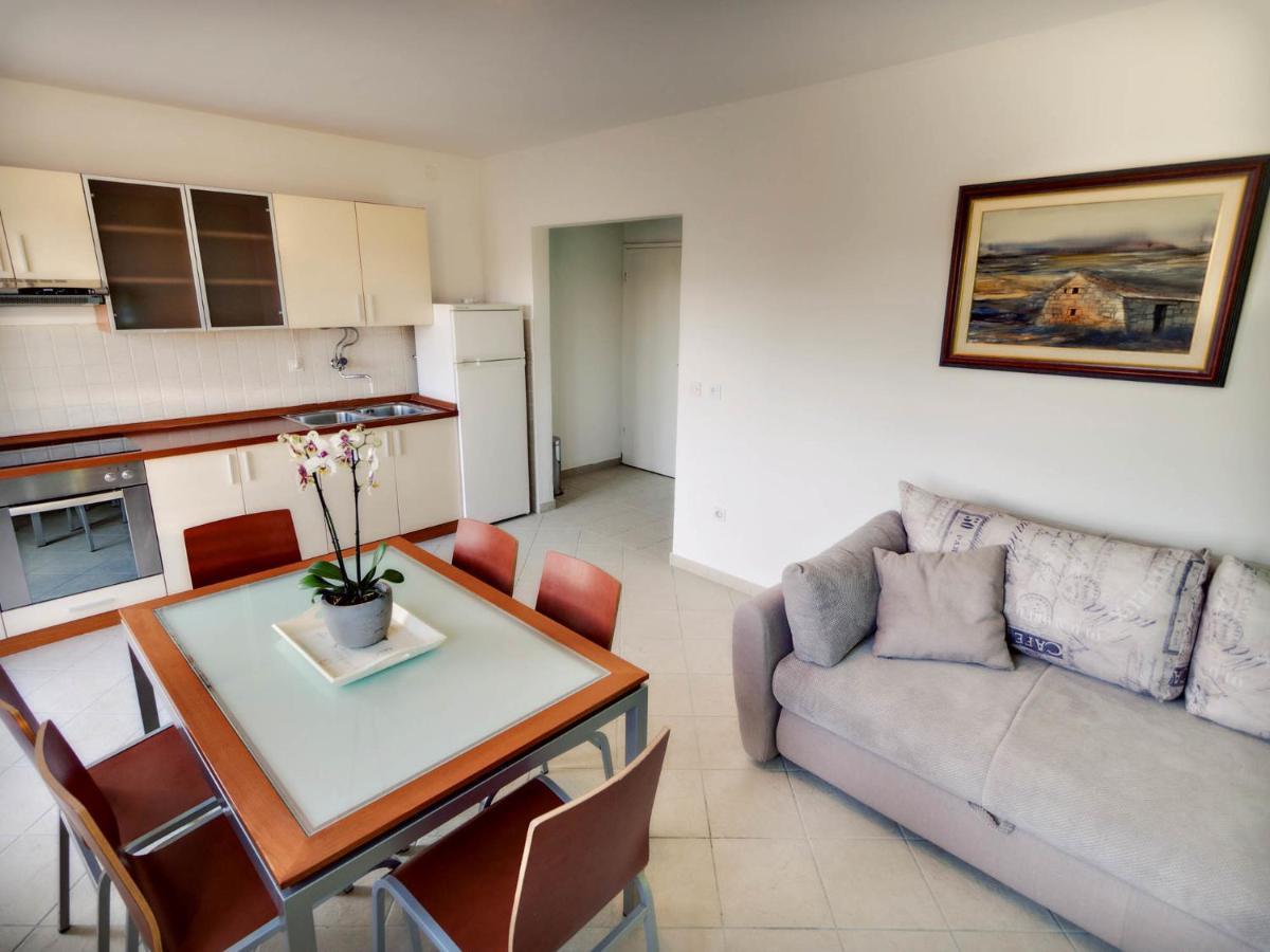 Apartments Zizic Vodice Oda fotoğraf