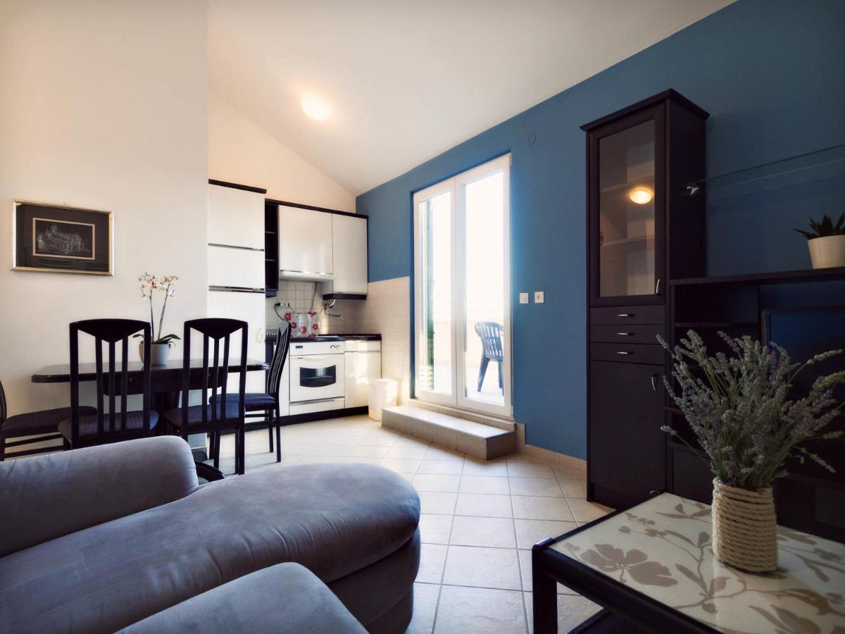 Apartments Zizic Vodice Oda fotoğraf