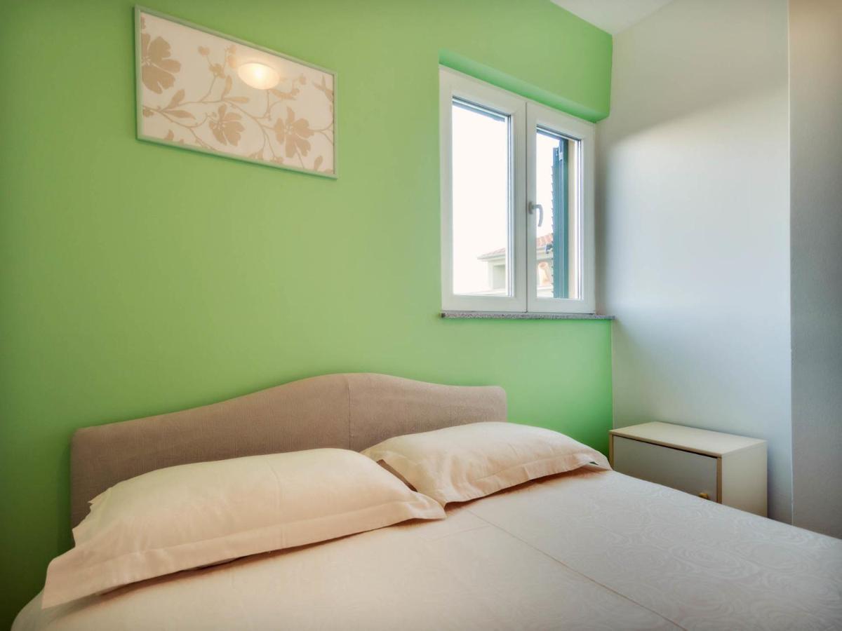 Apartments Zizic Vodice Oda fotoğraf