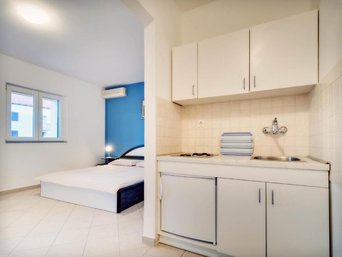 Apartments Zizic Vodice Oda fotoğraf